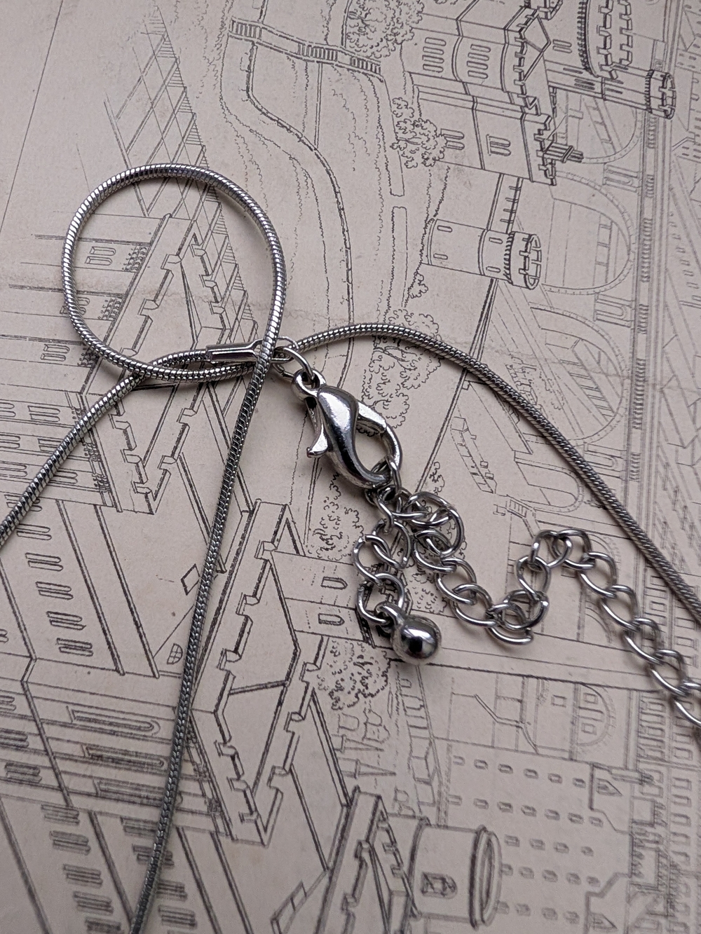 Vintage Silvertone Teardrop Pendant Necklace - Women Jewelry - Picture 10 of 12